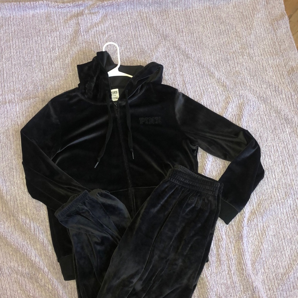 Black velour set VS